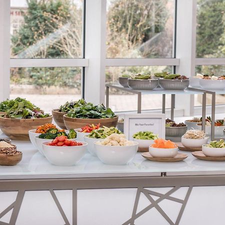 慕尼黑威斯汀大酒店 外观 照片 A salad bar