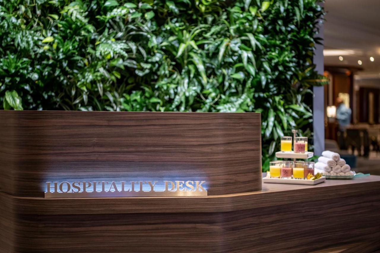 慕尼黑威斯汀大酒店 外观 照片 The reception desk at the L'OCCITANE Spa at the Mandarin Oriental, Munich