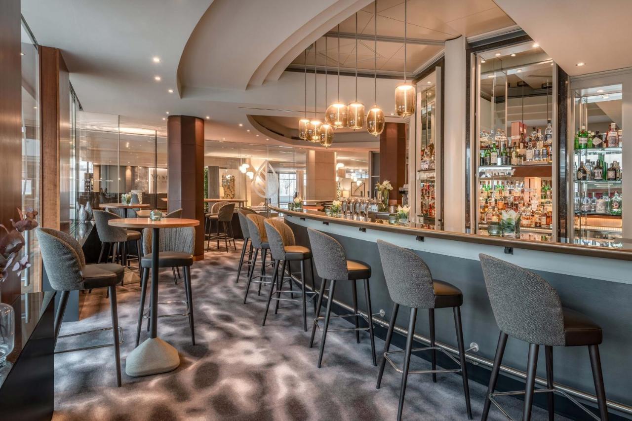 慕尼黑威斯汀大酒店 外观 照片 The bar at the hotel