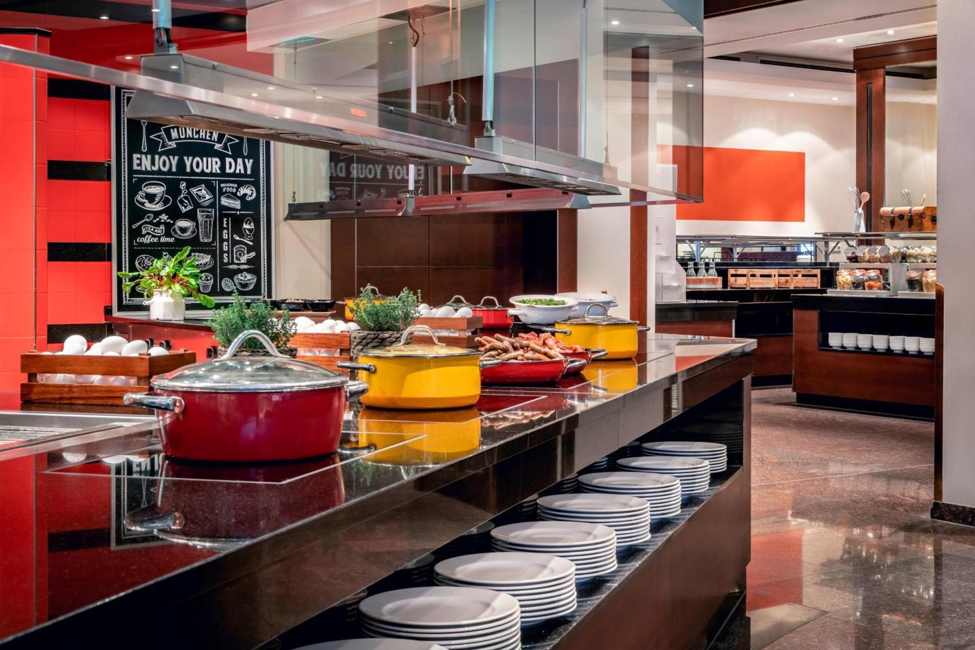 慕尼黑威斯汀大酒店 外观 照片 The buffet at the hotel