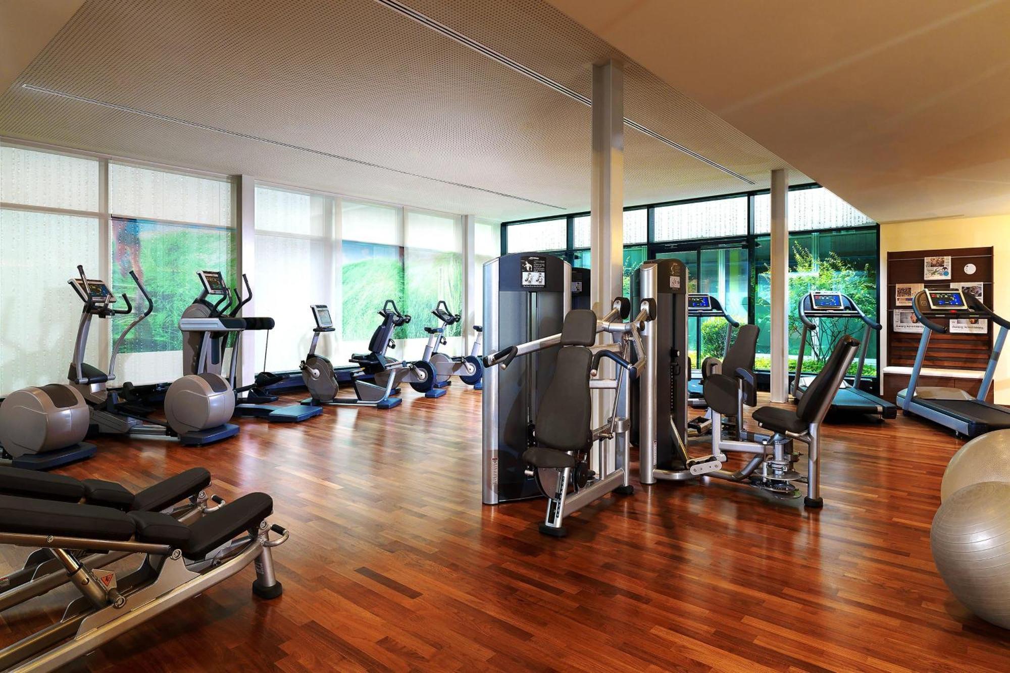 慕尼黑威斯汀大酒店 外观 照片 The gym at the hotel