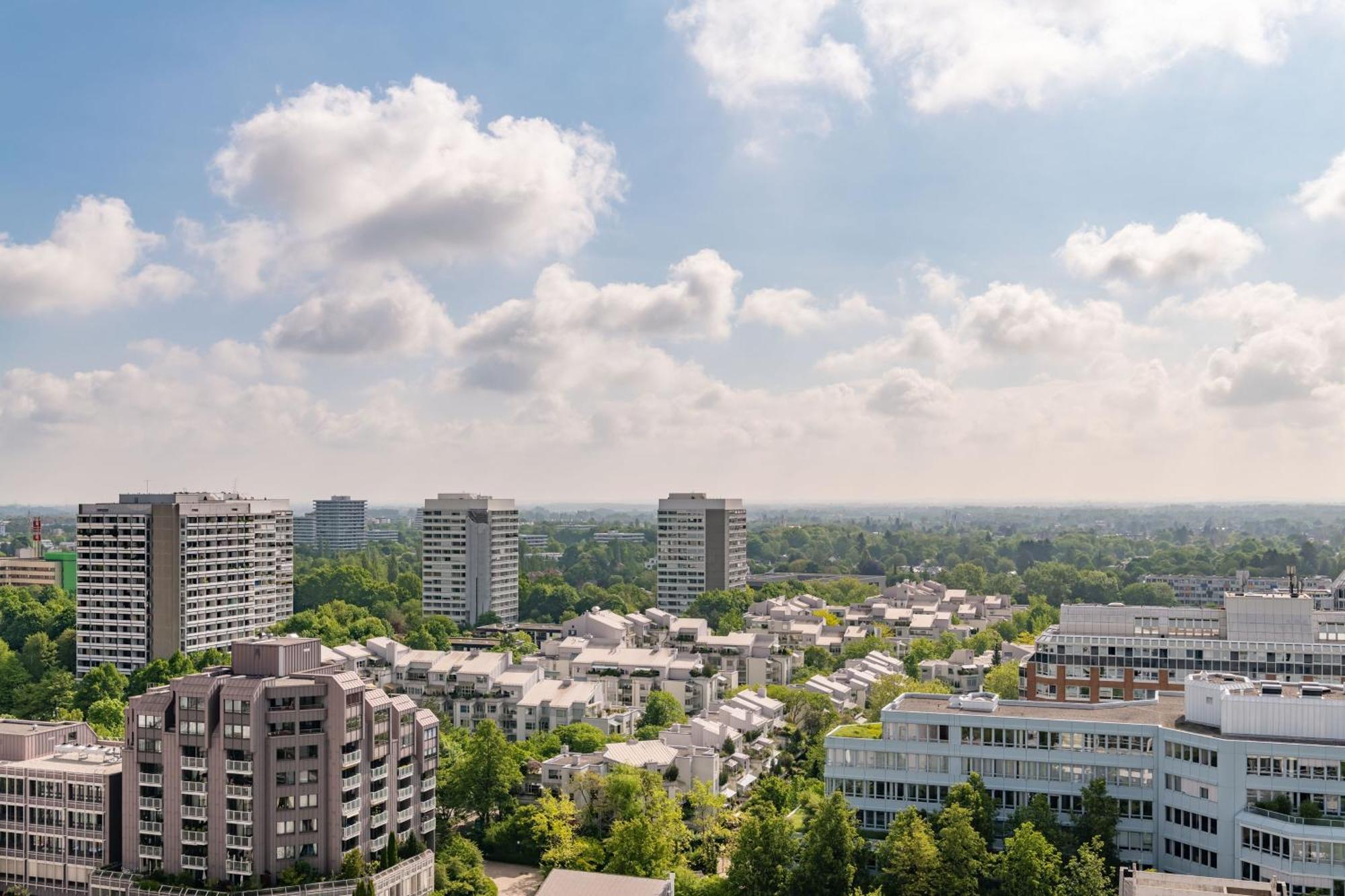 慕尼黑威斯汀大酒店 外观 照片 Overlooking the town of Markham