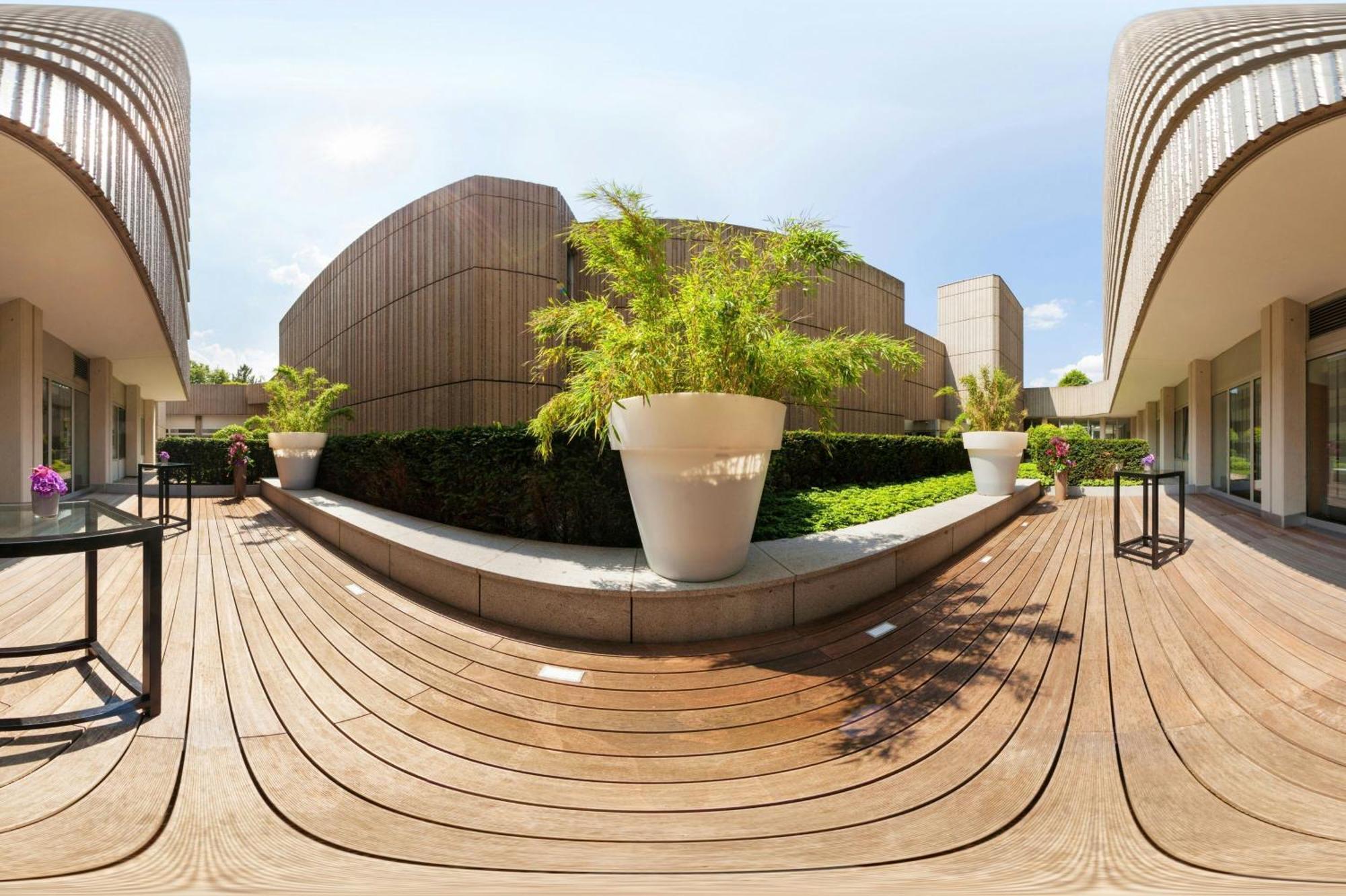 慕尼黑威斯汀大酒店 外观 照片 A 360° panorama of the courtyard of the National Museum of Singapore.
