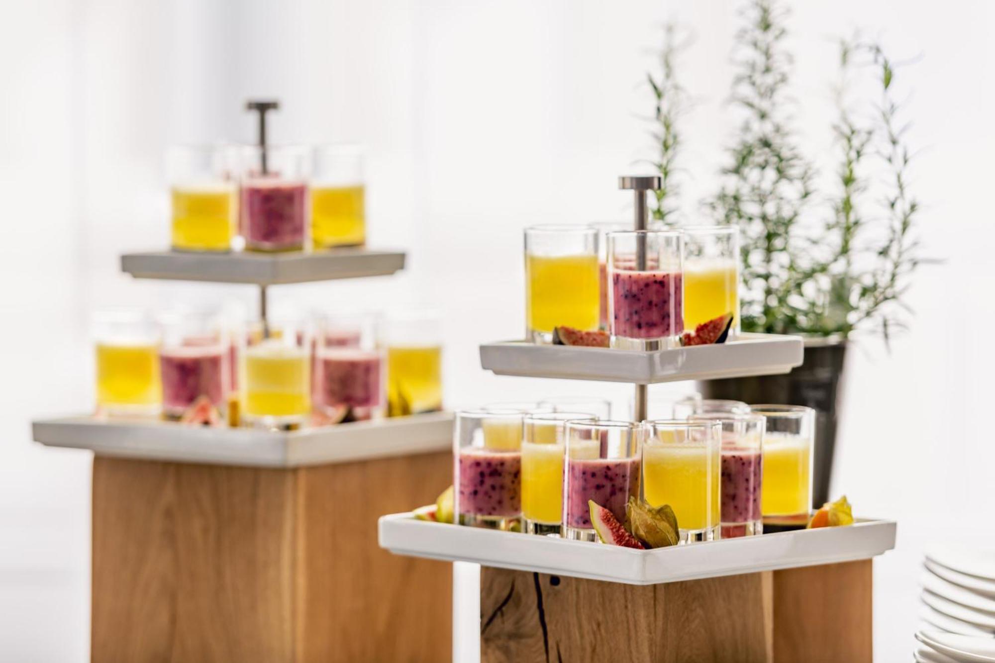 慕尼黑威斯汀大酒店 外观 照片 A tiered serving tray