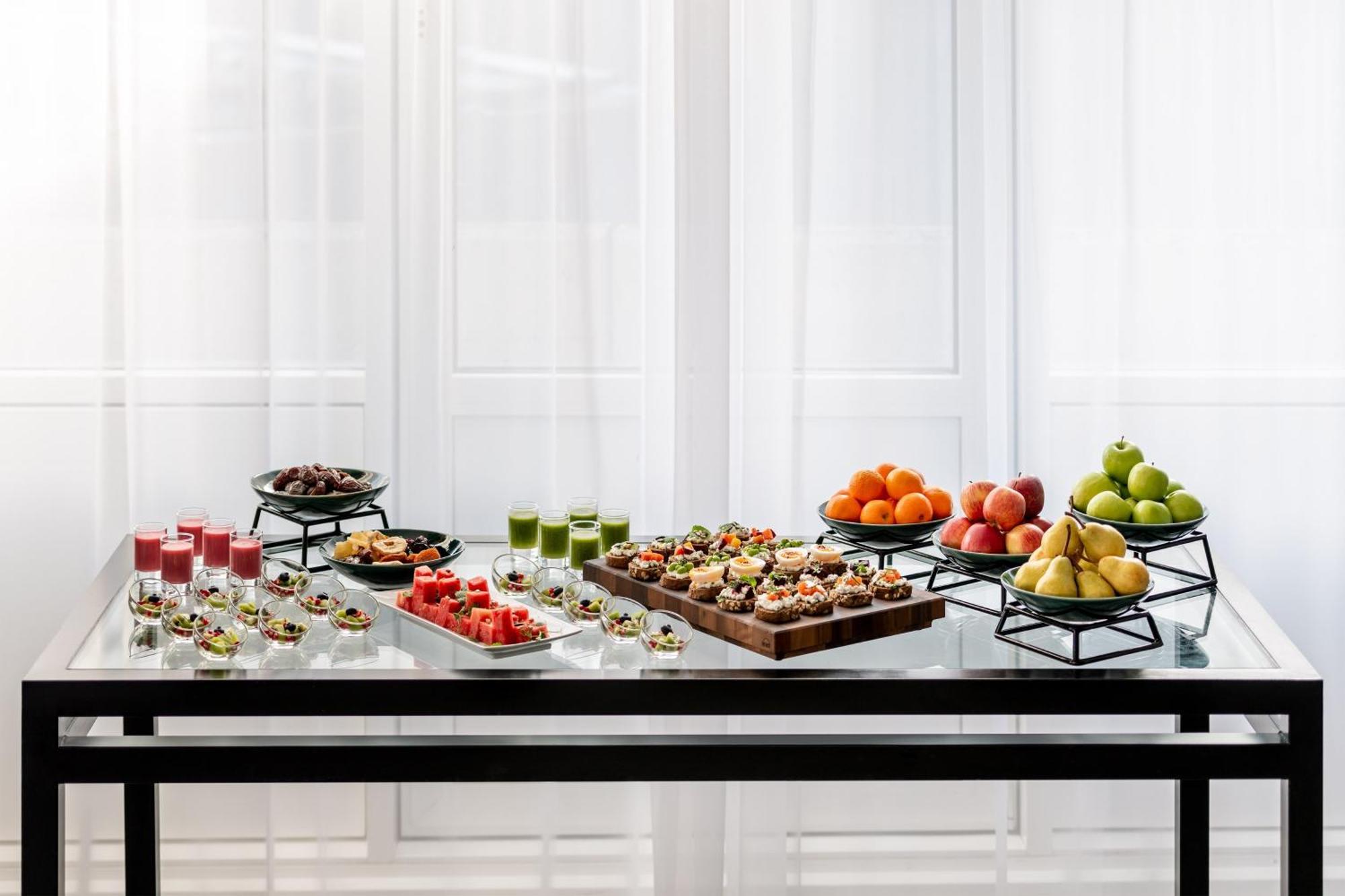 慕尼黑威斯汀大酒店 外观 照片 A buffet