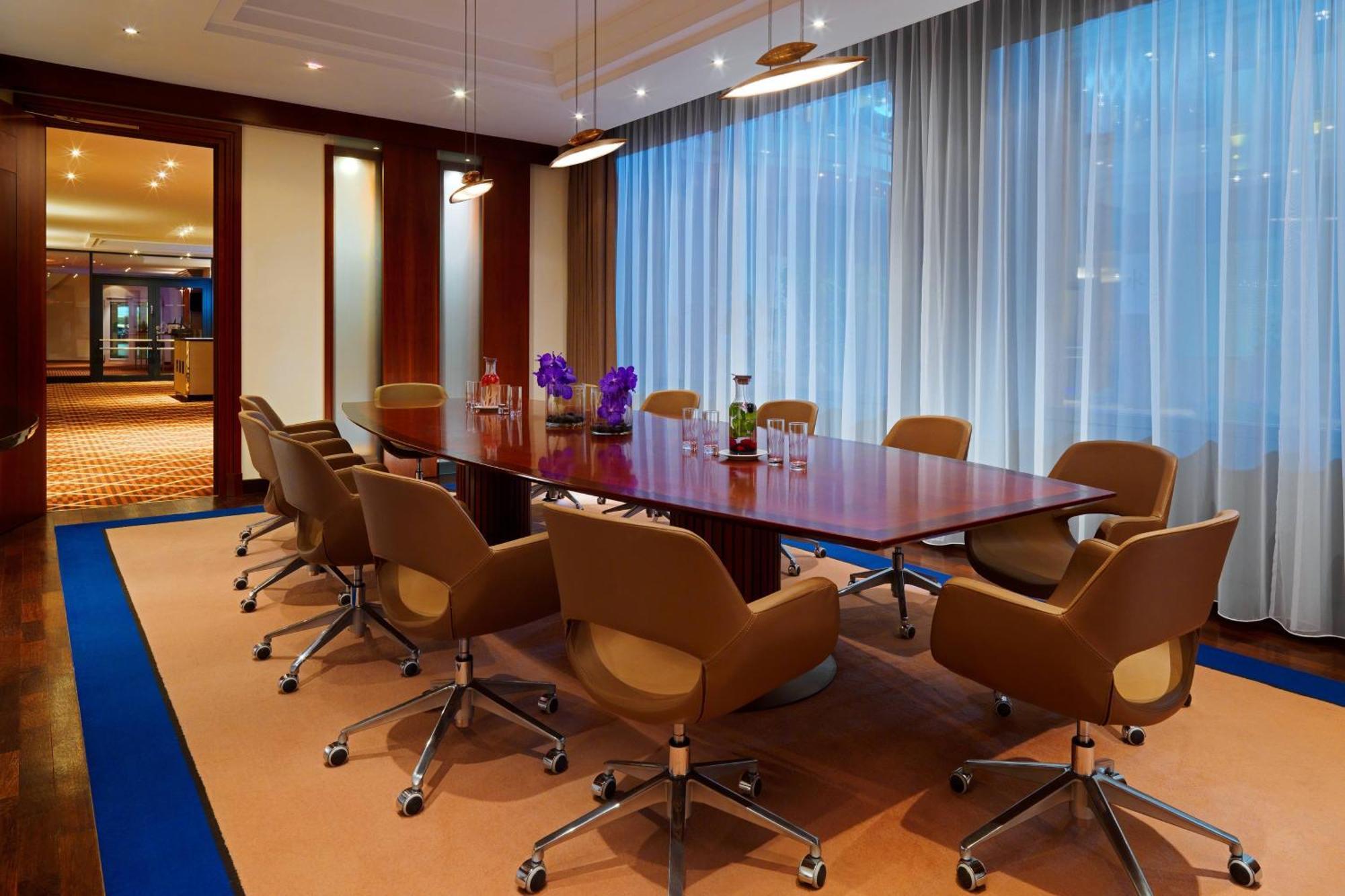 慕尼黑威斯汀大酒店 外观 照片 A boardroom at a hotel